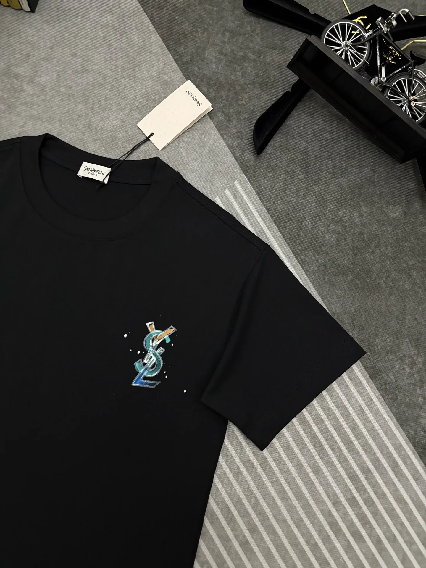 P135💰 YSL T 【YSL ， 】 New Arrival ， Premium Versatile ， Same Style YSL ， YSLClassic ， 、 、 ， ， 。 300 ， ， 。 ， 。 ， ， ！！ Sizes：S、M、L、XL、XXL